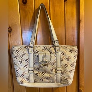 Etienne Aigner Beige Women’s Purse with Pattern (READ DESCRIPTION)